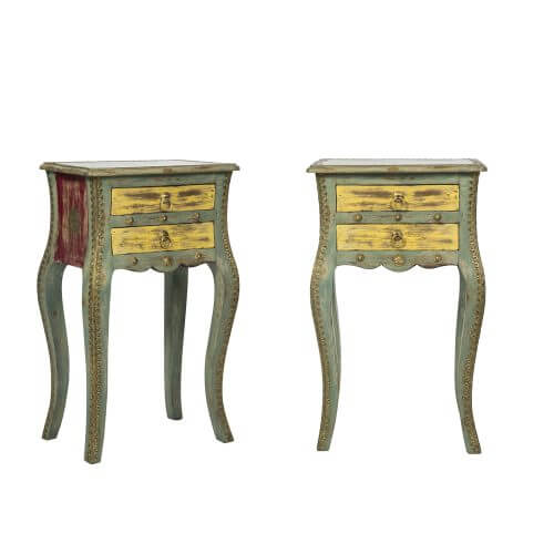 전원적인 느낌을 더한 빈티지 침대 협탁