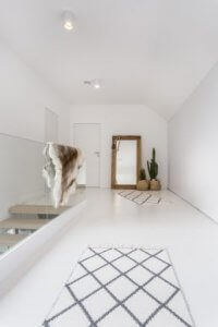 좁은 복도 데코 아이디어 3가지