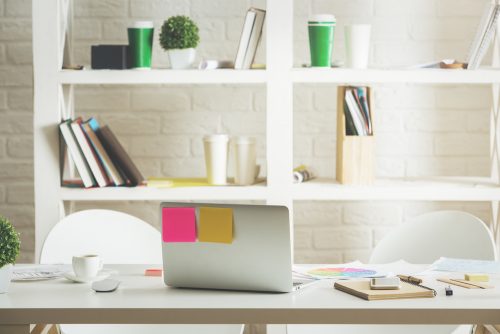 사무실과 주방 선반