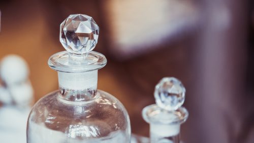 환하고 널찍한 거실을 만들려면 소품도 잘 고려해야 한다.