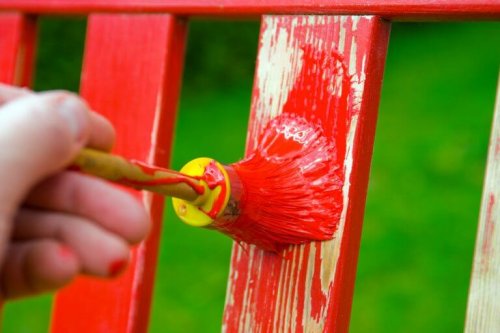 목제 가구를 복원할 때 알맞은 장소가 있다.