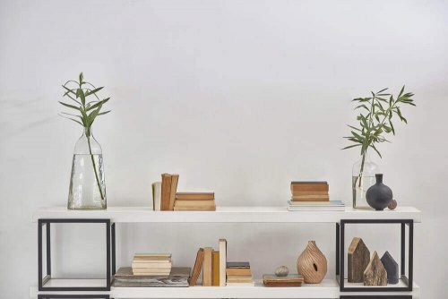 3단 사이드 테이블은 누구에게나 잘 맞는 아이템이다.