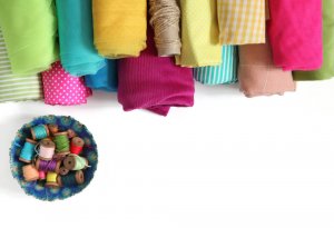 핫팩을 만들기 위해 천에 표시한다.