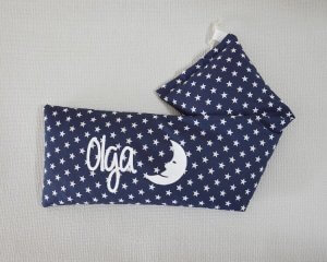 핫팩 끝부분을 밀봉하고 장식한다.