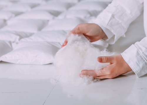 솜털로 된 이불은 깃털이 거의 느껴지지 않아 훨씬 부드럽고 폭신폭신하다.