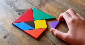 균형과 비율을 고려하여 소품 배치하기