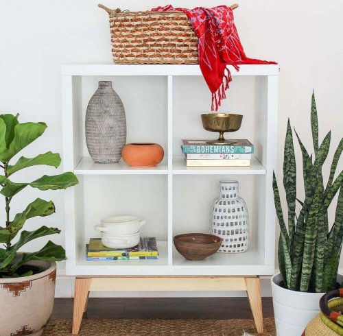 기본 스타일의 칼락스 책장은 놀라운 활용도를 자랑한다.