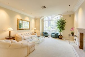 거실을 더 거울