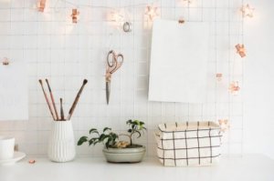 천원 매장에서 데코용 물건을 찾아보자