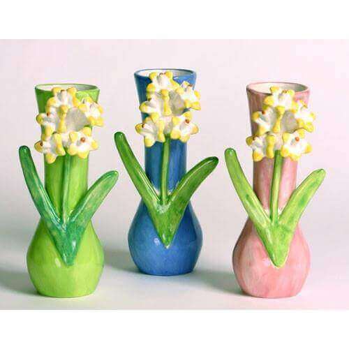 최근 출시된 MT 컴퍼니의 첫 번째 풀 컬렉션은 다나 깁슨에 의해 제작된 것이다.