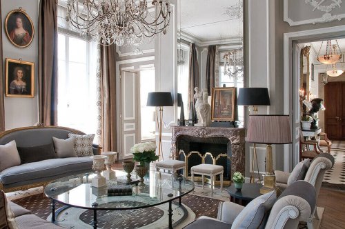 드니오는 자신의 열정을 일찌감치 발굴해낸 디자이너이다.