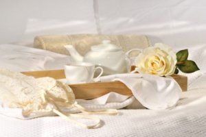 로맨틱한 물건들로 침실에 변화를 줘보자