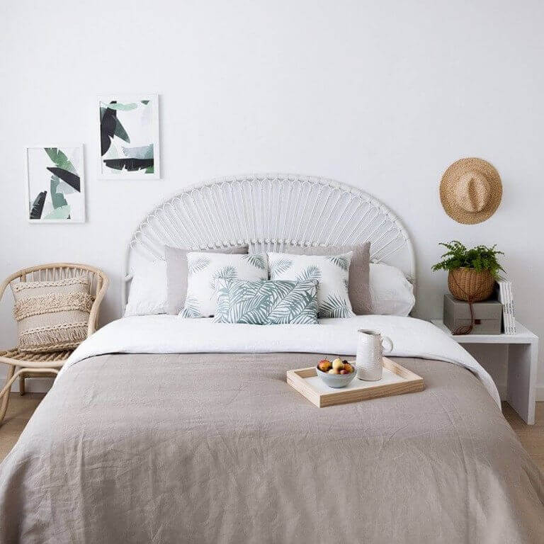 침대 인테리어 낭만적