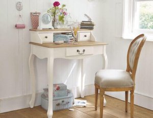 독창적이면서 자신의 개성을 살릴 수 있는 책상을 위한 공간