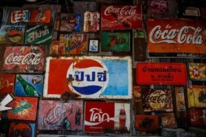 코카콜라 등 팝 브랜드: 기발한 빈티지 데코 연출