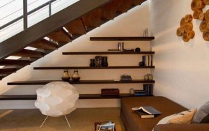 계단 아래 공간 활용-선반