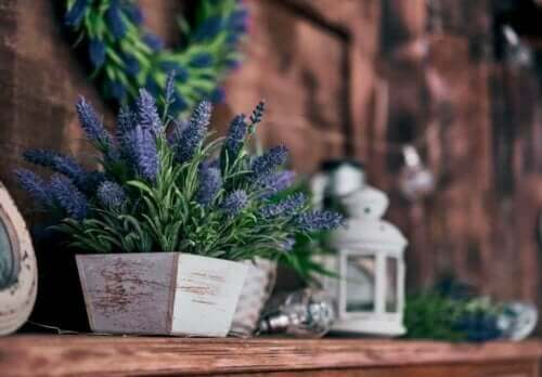 투박한 장식품 이미지